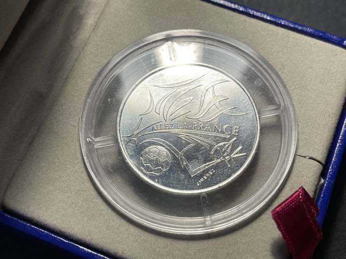 French silver 1/4 Euro coin minted in 2002 - With certificate of authenticity and original box