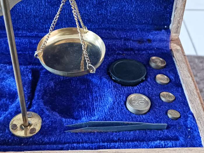 Vintage balance scale with all weights and other parts in original box