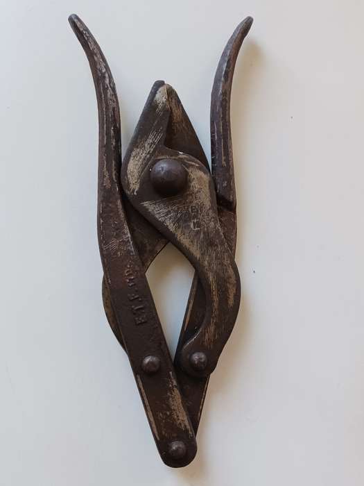 Vintage WW2, E.F.T. Ltd ( Enfield ) Folding Barbed Wire Cutters