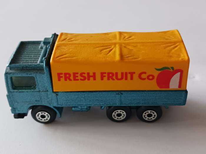 Matchbox Truck - Fresh Fruit Co,with removable canopy ( in a like new condition)