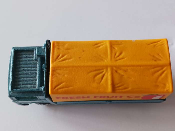 Matchbox Truck - Fresh Fruit Co,with removable canopy ( in a like new condition)