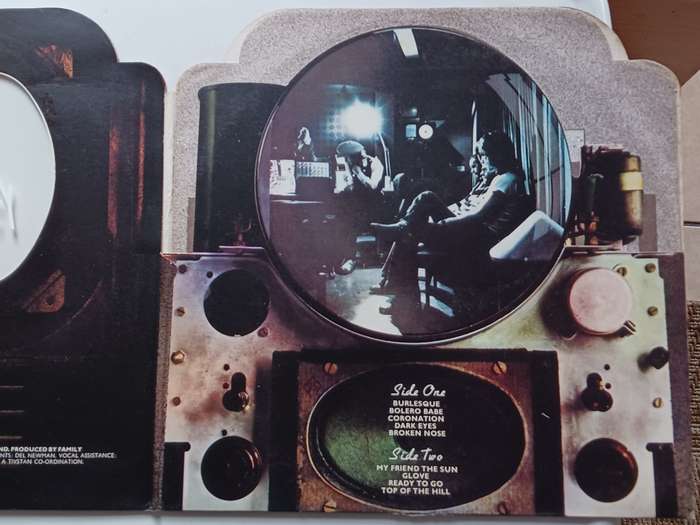 Family (6) - Bandstand  ( 1972 UK released Die-cut LP EX / EX )