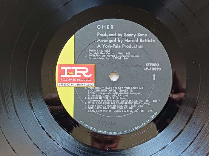 Cher - Cher   ( 1966 US released LP ))