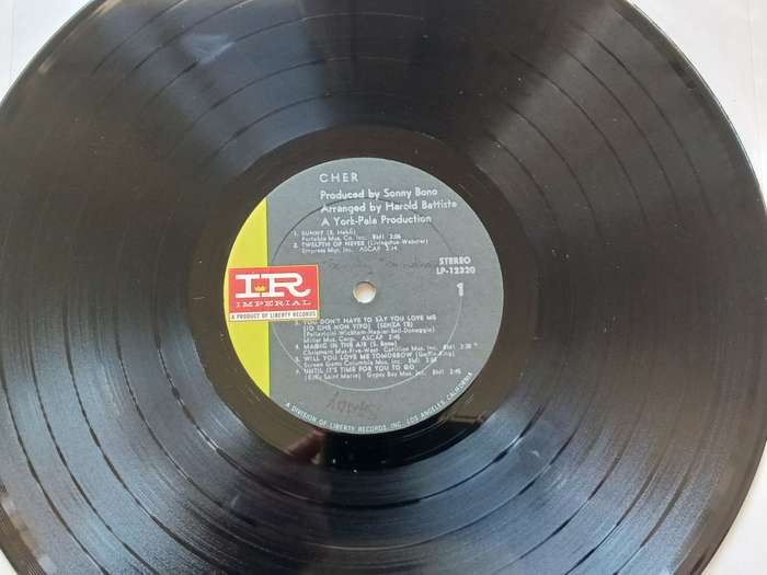 Cher - Cher   ( 1966 US released LP ))