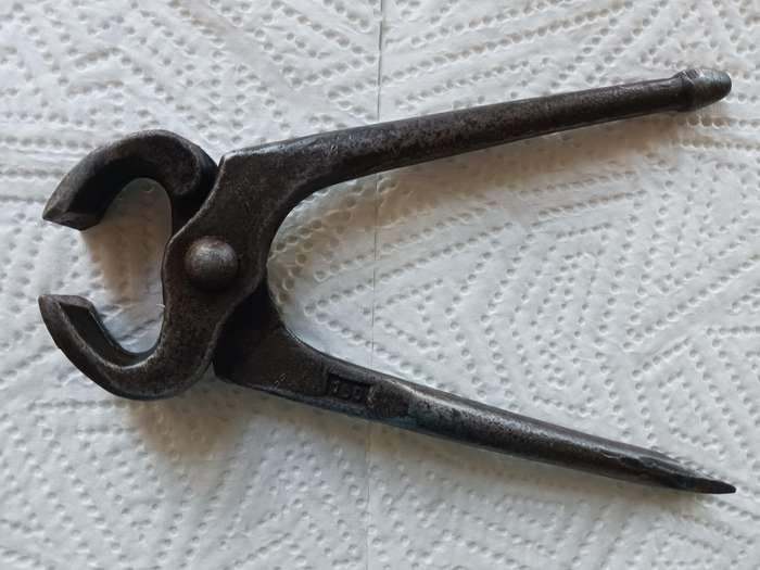 Vintage Shoe maker Pliers / Cobblers Tower Pincers