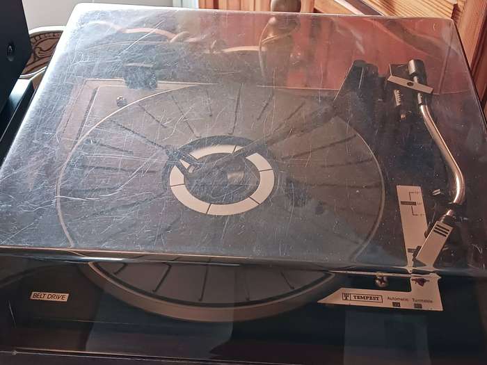 Vintage Tempest Automatic Turntable,belt drive  ( scare Turntable in a good working condition.)