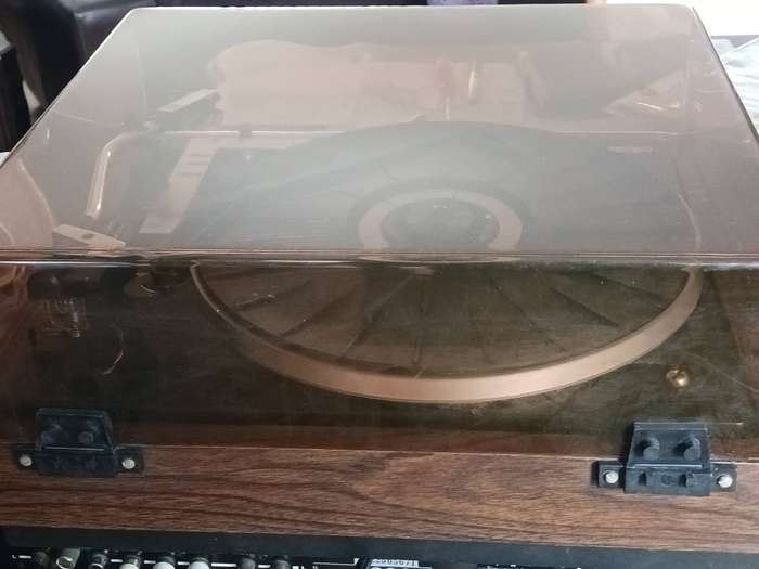 Vintage Tempest Automatic Turntable,belt drive  ( scare Turntable in a good working condition.)
