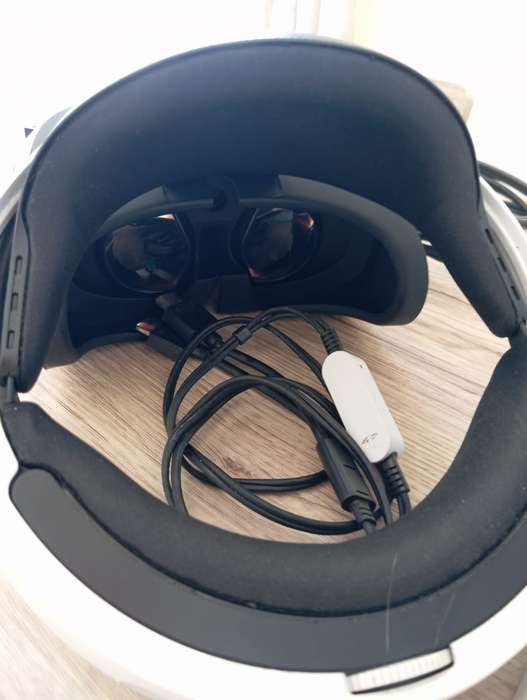 PSVR Headset + Aim gun Move Controller - complete boxed