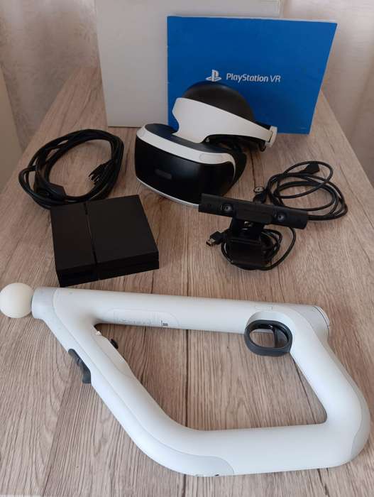 PSVR Headset + Aim gun Move Controller - complete boxed