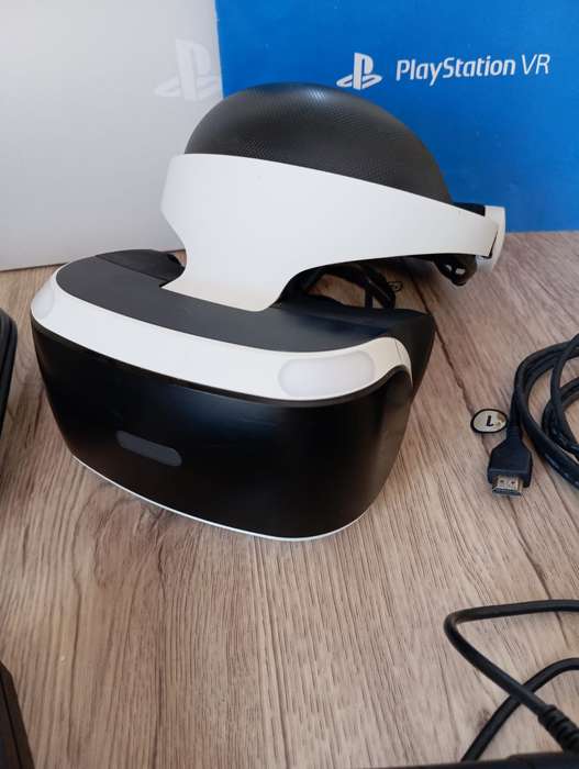 PSVR Headset + Aim gun Move Controller - complete boxed