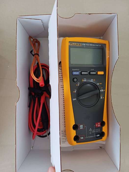 Fluke 179 TRMS Digital Multimeter with temperature readings