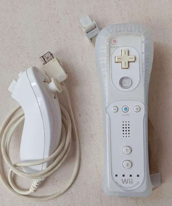 nintendo wii motion plus remote controller original with nun chuck
