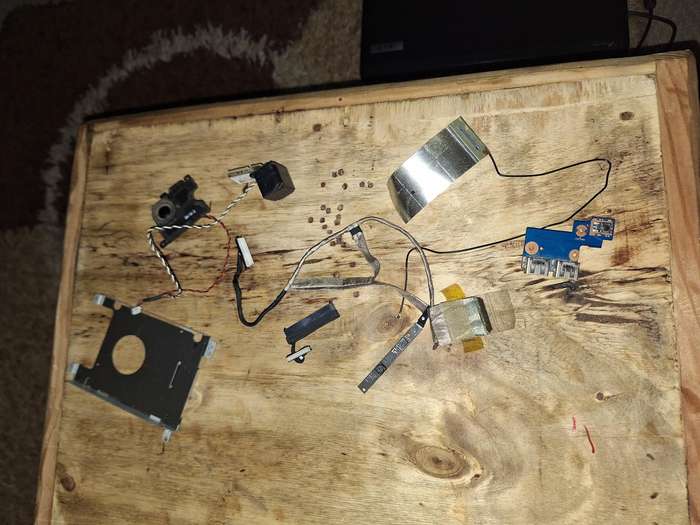 samsung NP300 E5C Laptop for spares or parts