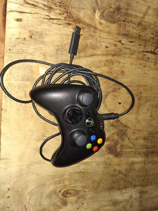  Xbox 360 Wired Controller  Plug & Play Gaming! 