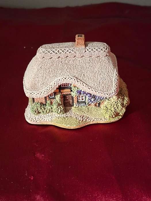 LILLIPUT LANE  THE BRAMBLE COTTAGE