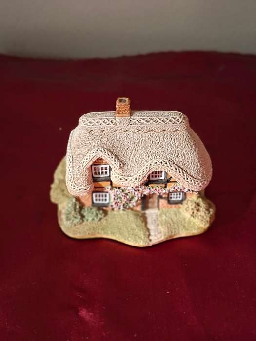 LILLIPUT LANE  THE BRAMBLE COTTAGE