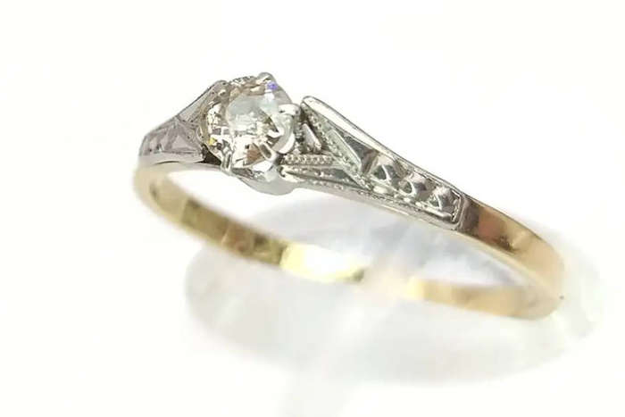 1930s Art Deco 18ct Gold, Platinum & Diamond Ring (0.20ct)