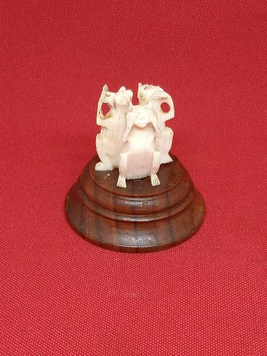 VINTAGE 3 WISE MONKEYS MINI STATUE