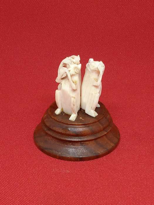 VINTAGE 3 WISE MONKEYS MINI STATUE