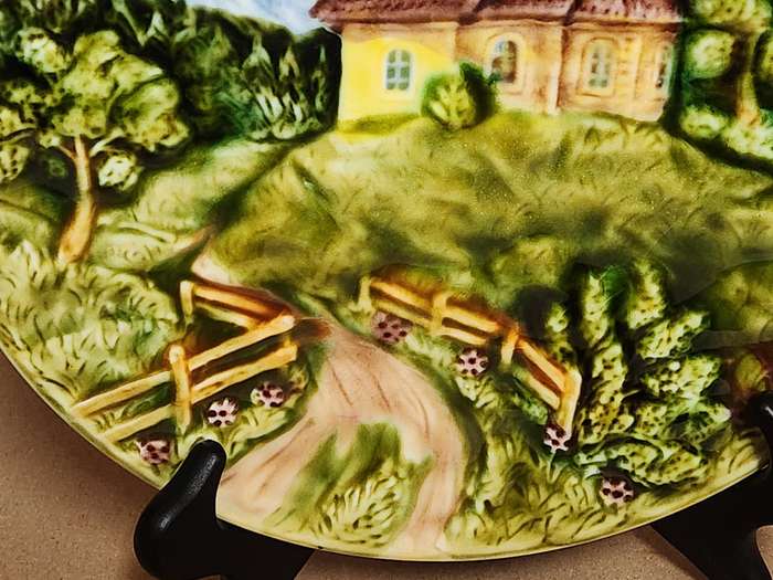 EARLY 20th CENTURY SCHRAMBERG MAJOLIKA PLATE