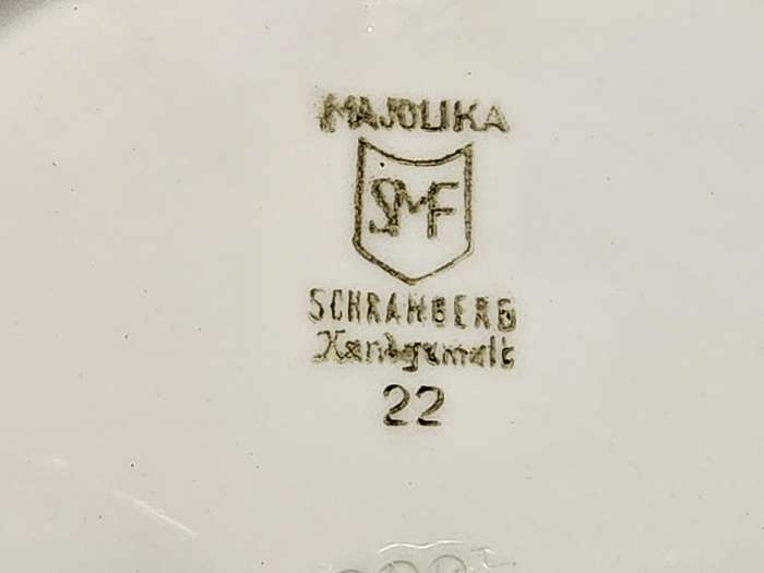 EARLY 20th CENTURY SCHRAMBERG MAJOLIKA PLATE