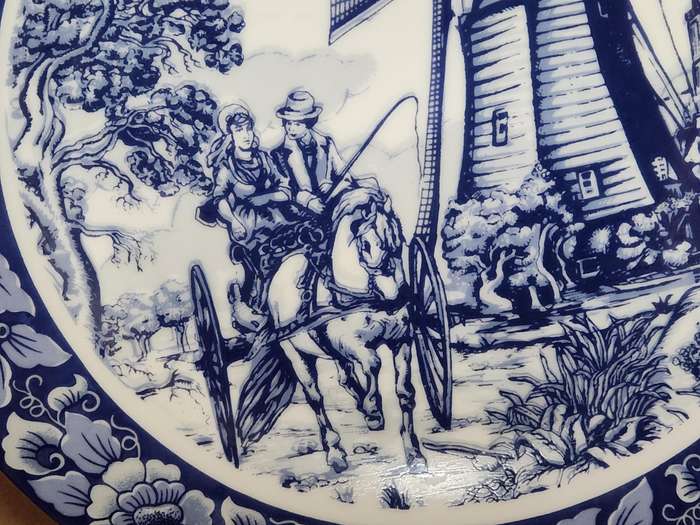 VINTAGE DELFT HOLLAND PLATE FROM THE OUDE MOLEN FABRIEK, SPECIAL LIMITED COLLECTORS EDITION