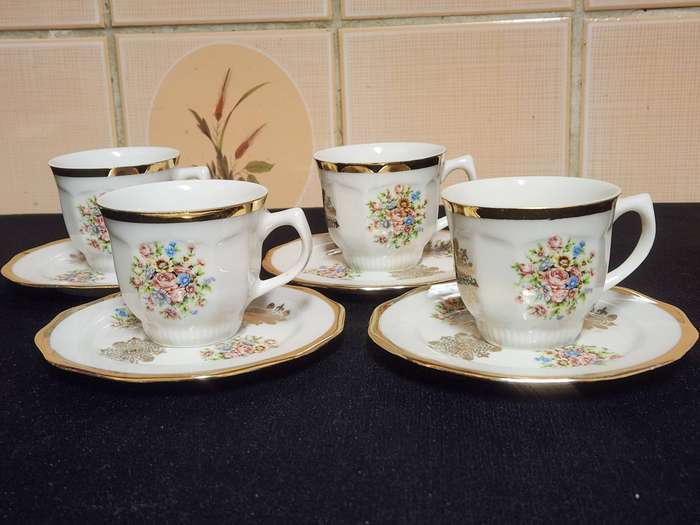 FOUR STUNNING PORZELLAN  BAVARIA DEMITASSE CUPS AND SAUCERS