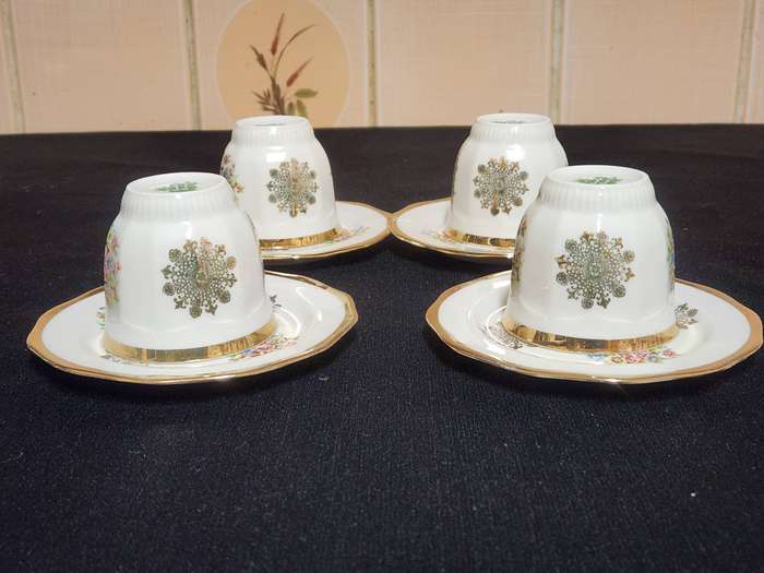 FOUR STUNNING PORZELLAN  BAVARIA DEMITASSE CUPS AND SAUCERS