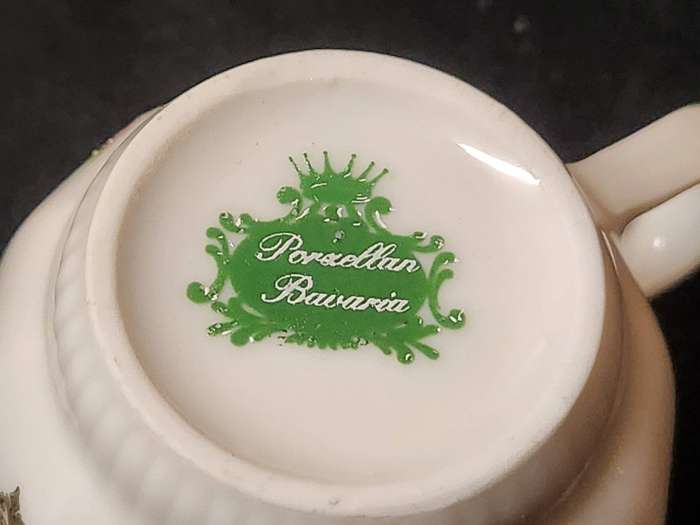 FOUR STUNNING PORZELLAN  BAVARIA DEMITASSE CUPS AND SAUCERS