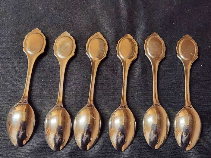 BEAUTIFUL SET OF SIX JAPAN STAINLESS FLORAL MOTIF TEA SPOONS