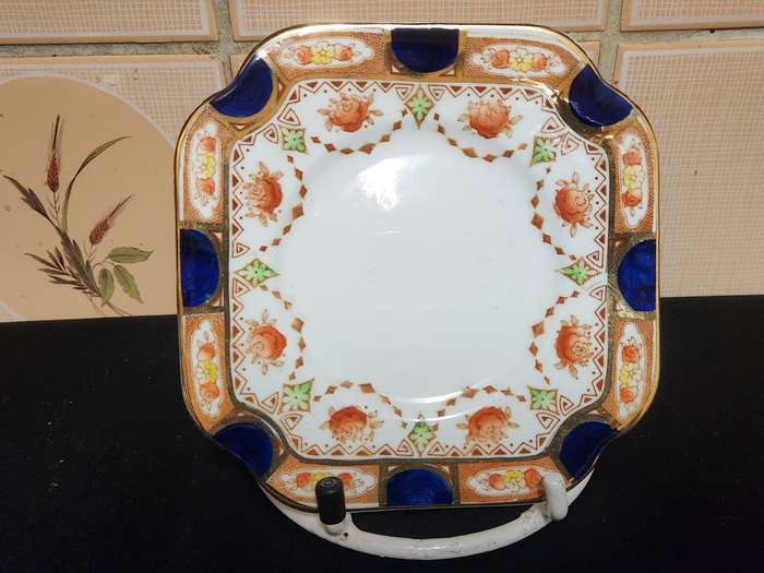 PAIR OF ROYAL VALE COLCLOUGH IMARI STYLE BONE CHINA TEA TRIOS