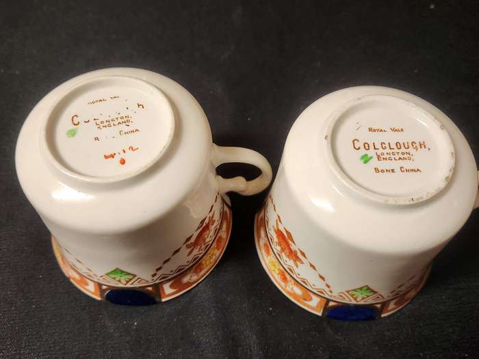 PAIR OF ROYAL VALE COLCLOUGH IMARI STYLE BONE CHINA TEA TRIOS