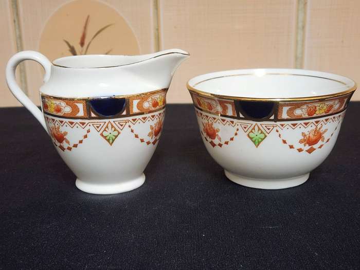 VINTAGE ROYAL VALE COLCLOUGH IMARI STYLE BONE CHINA CREAMER AND SUGAR BOWL