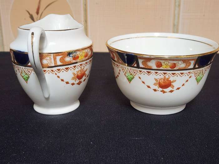 VINTAGE ROYAL VALE COLCLOUGH IMARI STYLE BONE CHINA CREAMER AND SUGAR BOWL