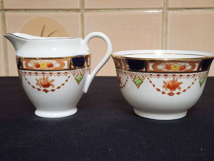 VINTAGE ROYAL VALE COLCLOUGH IMARI STYLE BONE CHINA CREAMER AND SUGAR BOWL