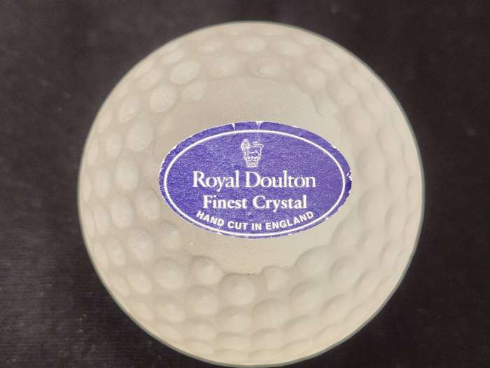 EXQUISITE ROYAL DOULTON FINEST CRYSTAL GOLF BALL PAPERWEIGHT
