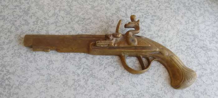 Brass Flintlock Pistol Wall Mount