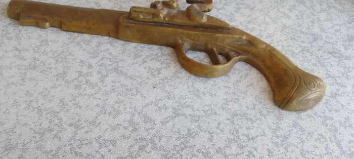 Brass Flintlock Pistol Wall Mount