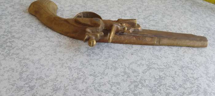 Brass Flintlock Pistol Wall Mount
