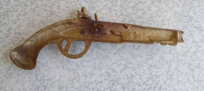 Brass Flintlock Pistol Wall Mount