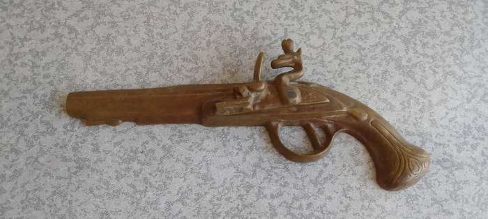 Brass Flintlock Pistol Wall Mount