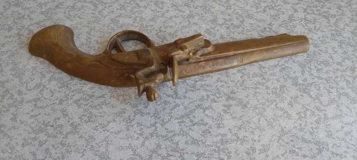 Brass Flintlock Pistol Wall Mount