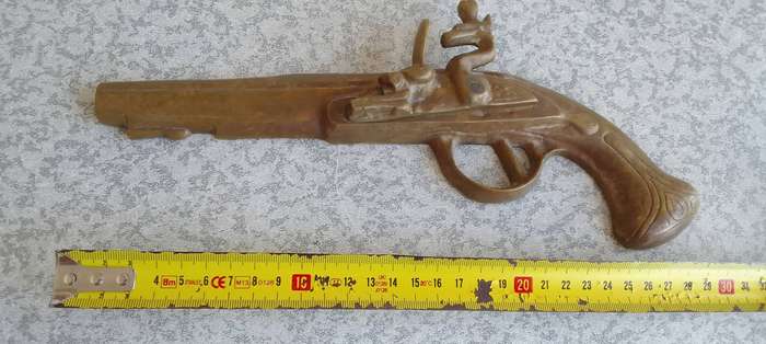 Brass Flintlock Pistol Wall Mount