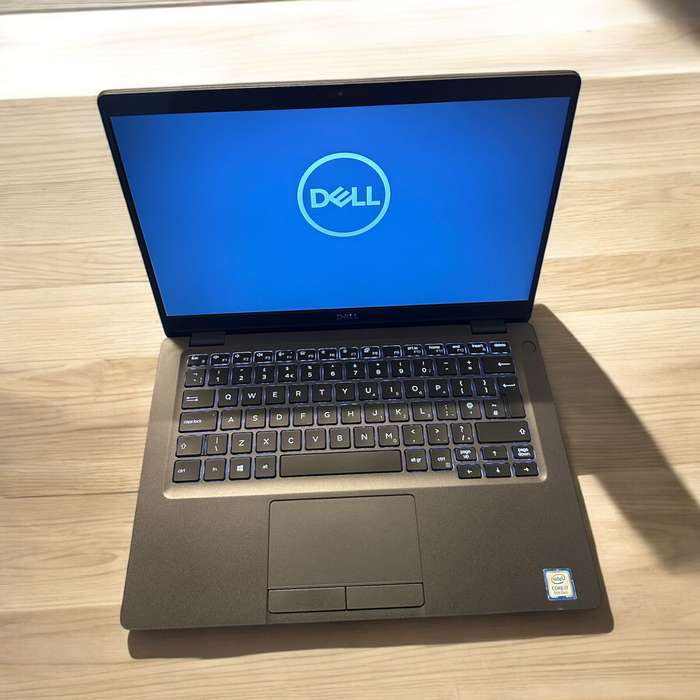 Dell Latitude 5300   Core i7-8665U / 13.3 FHD / 16GB RAM / 256GB SSD / 4G LTE New Batt Mint