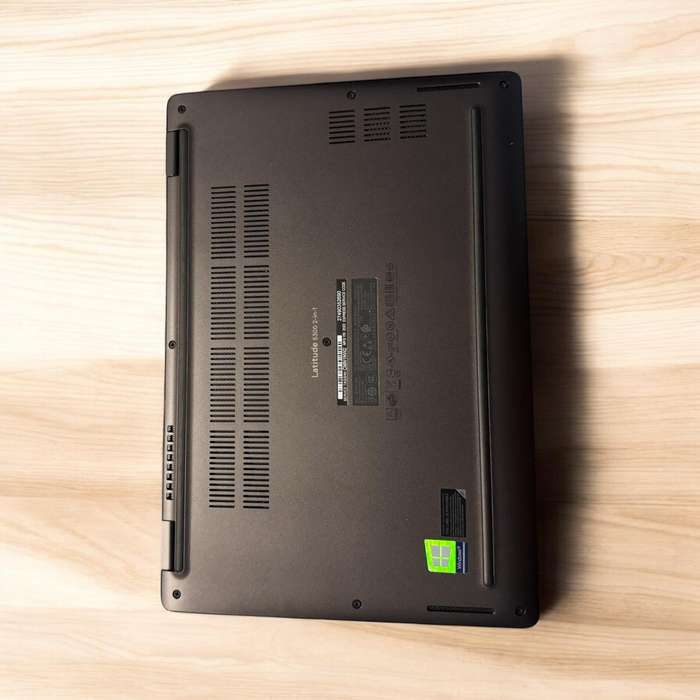 Dell Latitude  5300 2 in 1 i5 8th gen 16gb ram 256gb ssd touch screen