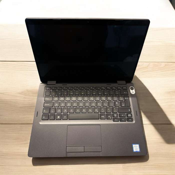 Dell Latitude  5300 2 in 1 i5 8th gen 16gb ram 256gb ssd touch screen