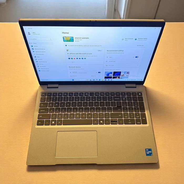 Dell Latitude 5520 Intel Iris Xe Graphics i5, 11th Gen  8GB 256GBssd new battery.