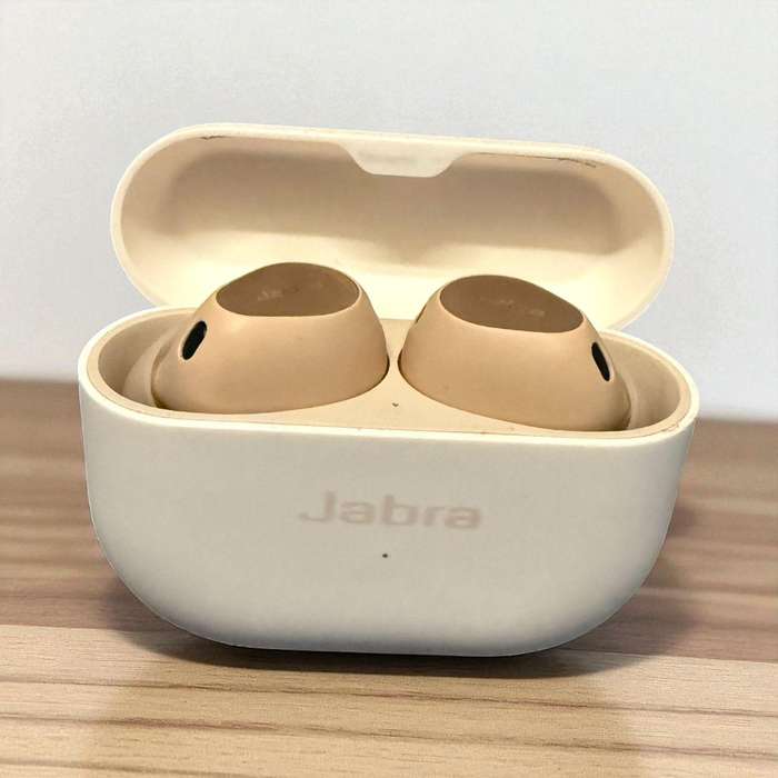 Jabra Elite 10 Wireless Earbuds with Charging Case Cream 100-99280901-99 new condition