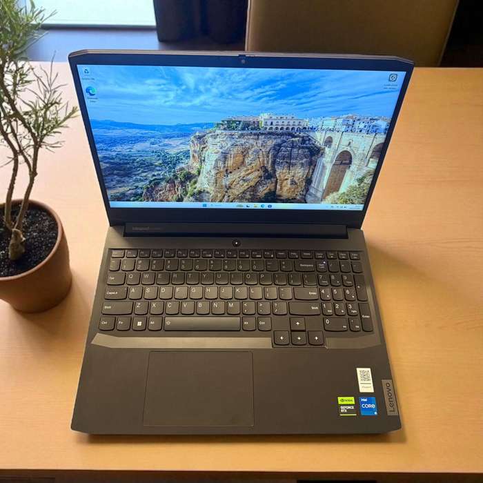 Lenovo IdeaPad Gaming 3 15IHU6 82K101Q0SA 11th Gen Intel Core i5-11320H 16gb ram 512gb ssd mint