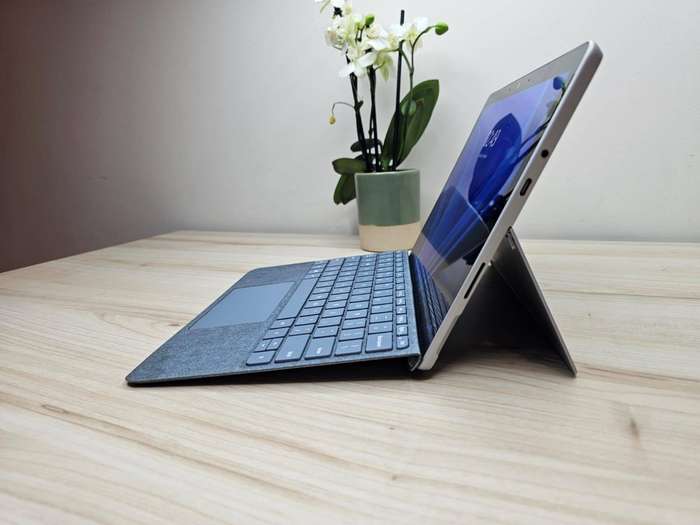 Microsoft Surface Go 2 (1927) 128GB, Intel Core m3 8th Gen Wi-Fi + 4G